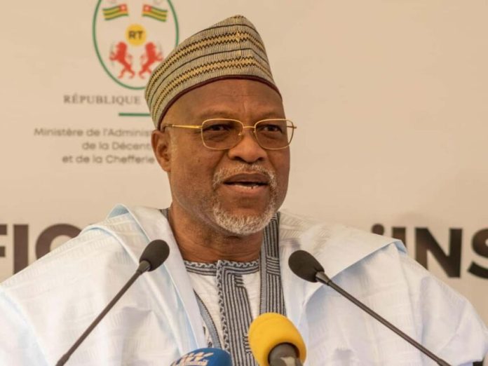 Atcha_Dedji_Gouverneur-860x645