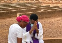 Pourquoi les catholiques se confessent-ils à un prêtre ?