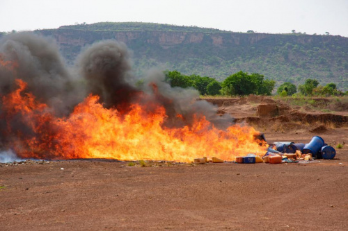 b960ceb7176d1dc423e1c5a12e6d8a73_L