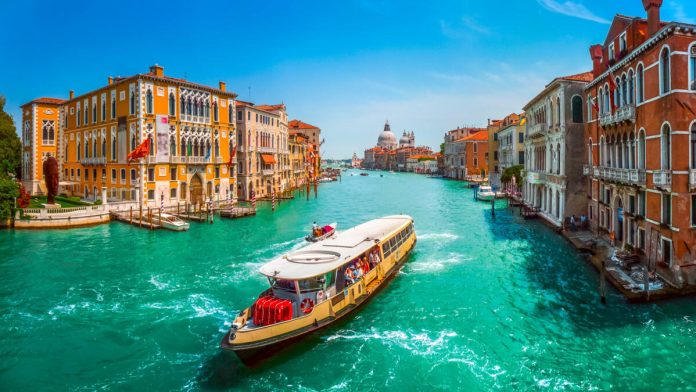 le-togo-expose-son-identite-architecturale-a-la-biennale-de-venise_i1200